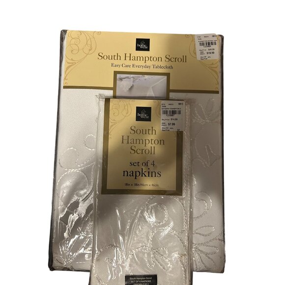 South Hampton Scroll Easy Care White Tablecloth & 4 Napkins Set oblong - Picture 2 of 5
